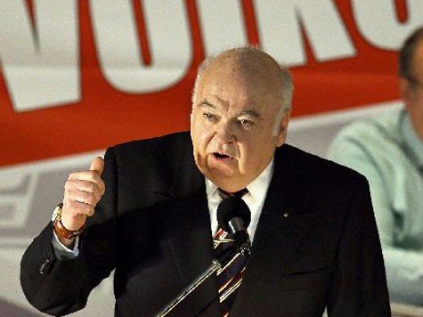 Gerhard Frey darf seinen Waffenschein behalten.