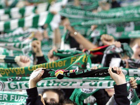 Statt im Fürther Fanblock landeten die Anhänger auf Irrwegen - und rasteten aus. Statt im Fürther Fanblock landeten die Anhänger auf Irrwegen - und rasteten aus.