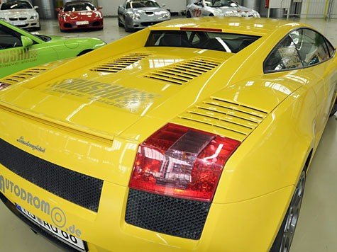 Ein Ferrari soll's sein f&uuml;r Marcus Prinz von Anhalt. Gegen einen Lamborghini wie diesen h&auml;tte der Prinz sicher auch nichts einzuwenden. Das abgebildete Fahrzeug wurde am Donnerstag in einer Halle in Poing beschlagnahmt.