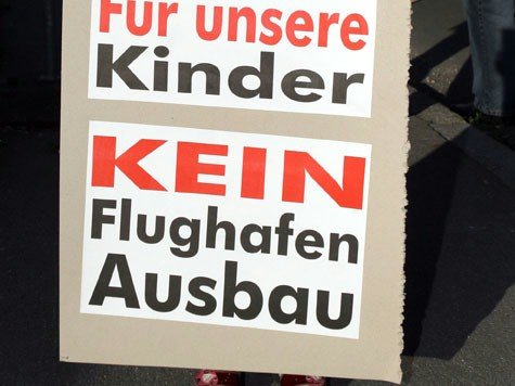 Die Proteste gegen den Flughafenausbau halten schon Jahre an. Die Proteste gegen den Flughafenausbau halten schon Jahre an.