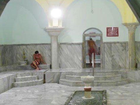 Davon k&ouml;nnen normale Kassenmitglieder nur tr&auml;umen: Eine Hamam-Massage auf Kassenrezept.
