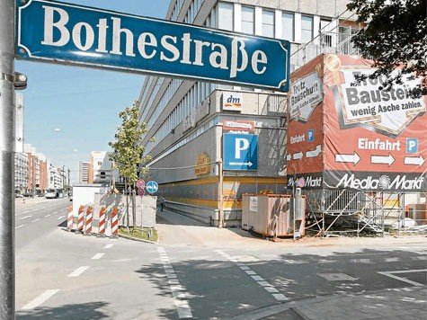 Kurz vor dem Stahlgrubercenter lauerte der T&auml;ter seiner Frau auf.