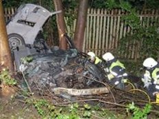 Betrunkener (21) prallt gegen Baum