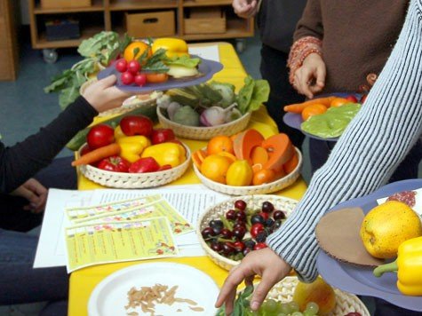 Die Kinder hatten im Hauswirtschaftsunterricht an der Eggenfeldener Hauptschule gemeinsam das Essen zubereitet. Die Kinder hatten im Hauswirtschaftsunterricht an der Eggenfeldener Hauptschule gemeinsam das Essen zubereitet.