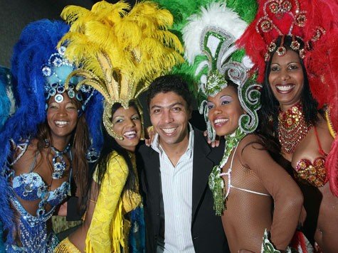 Zur Show-Eröffnung freute sich Ex-Bayern-Star Giovane Elber noch auf DoBrazil. Mittlerweile steht fest: Fast jede Abendvorstellung machte Miese. Zur Show-Eröffnung freute sich Ex-Bayern-Star Giovane Elber noch auf DoBrazil. Mittlerweile steht fest: Fast jede Abendvorstellung machte Miese.