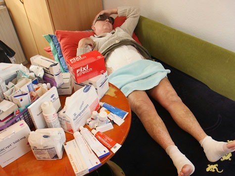 Patientin Eva E. muss am ganzen Körper verbunden werden. Die Kasse zahlt trotzdem nur 4 Euro Patientin Eva E. muss am ganzen Körper verbunden werden. Die Kasse zahlt trotzdem nur 4 Euro