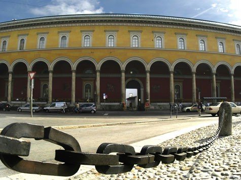 Die Residenzpost am Max-Josef-Platz wird ab Sommer umgebaut - einst war sie Bayerns erstes Postamt.