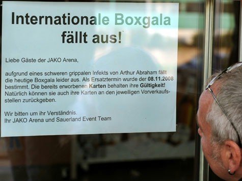 Ein Mann betrachtet am Samstag (04.10.2008) ein Informationsschild an der Jako Arena in Bamberg (Oberfranken). Der für den Abend angesetzte WM-Kampf zwischen Arthur Abraham und Raul Marquez aus den USA musste abgesagt werden. Ein Mann betrachtet am Samstag (04.10.2008) ein Informationsschild an der Jako Arena in Bamberg (Oberfranken). Der für den Abend angesetzte WM-Kampf zwischen Arthur Abraham und Raul Marquez aus den USA musste abgesagt werden.