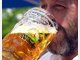 L&uuml;ge 1: Alkohol in Ma&szlig;en - nicht in Massen wie auf dem Bild - macht nicht dick und macht gesund. Falsch, sagen Ern&auml;hrungsexperten. Alkohol&nbsp;schadet der Gesundheit immer. Nur kleine Mengen reduzieren das Risiko f&uuml;r Herz-Kreislauf-Erkrankungen.