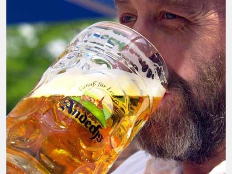 Lüge 1: Alkohol in Maßen - nicht in Massen wie auf dem Bild - macht nicht dick und macht gesund. Falsch, sagen Ernährungsexperten. Alkohol schadet der Gesundheit immer. Nur kleine Mengen reduzieren das Risiko für Herz-Kreislauf-Erkrankungen. Lüge 1: Alkohol in Maßen - nicht in Massen wie auf dem Bild - macht nicht dick und macht gesund. Falsch, sagen Ernährungsexperten. Alkohol schadet der Gesundheit immer. Nur kleine Mengen reduzieren das Risiko für Herz-Kreislauf-Erkrankungen.