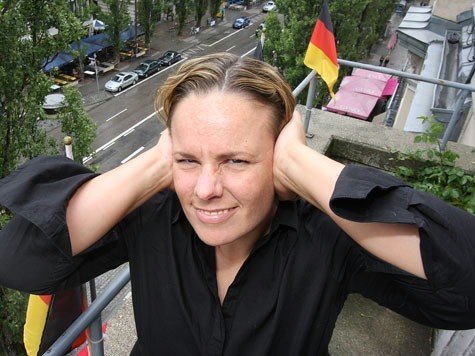 Schrecklich sch&ouml;ne EM: Die Fans feiern nachts auf der Leopoldstra&szlig;e, Julia W. bangt um ihren Schlaf.