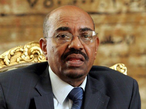 Sudans Präsidenten Omar al-Bashir ist wegen Verbrechen gegen die Menschlichkeit angeklagt. Gerichtet werden soll vor dem internationalen Strafgerichtshof. Sudans Präsidenten Omar al-Bashir ist wegen Verbrechen gegen die Menschlichkeit angeklagt. Gerichtet werden soll vor dem internationalen Strafgerichtshof.