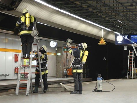 Ein Schwelbrand an einer Zwischendecke verursachte die Rauchentwicklung. Ein Schwelbrand an einer Zwischendecke verursachte die Rauchentwicklung.