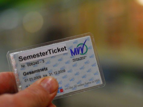 OB Christian Ude erklärt die Bedeutung des Begriffs Semesterticket und wie es finanziert werden könnte. OB Christian Ude erklärt die Bedeutung des Begriffs Semesterticket und wie es finanziert werden könnte.