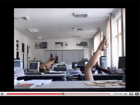 Synchronschwimmen im B&uuml;ro.