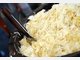Sauerkraut st&auml;rkt das Immunsystem und sch&uuml;tzt vor Erk&auml;ltungen. Es ist reich an Vitamin C, schon 200 Gramm decken mehr als den halben Tagesbedarf. Auch f&ouml;rdert Sauerkraut die Fett- und Eiwei&szlig;verdauung und st&auml;rkt die Darmflora