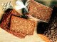 In Deutschland haben wir die Wahl zwischen rund 300 Brotsorten. Zu empfehlen ist auf jeden Fall Vollkornbrot: Es enth&auml;lt viele Ballaststoffe f&uuml;r die Verdauung, Magnesium f&uuml;r Herz und Kreislauf, Vitamin B1 f&uuml;r starke Nerven sowie B6 f&uuml;r Muskeln und Haut. Zudem liefert es die Spurenelemente Zink, Phosphor und Kupfer, die unser Gehirn zum Arbeiten braucht