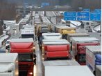 Schneechoas in Deutschland - Glätte, Unfälle und Glatteis