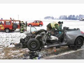 Zwei Schwerverletzte bei Unfall bei P&auml;hl