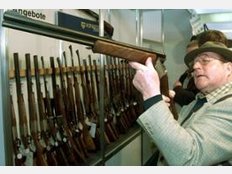 Mann (57) taucht mit Gewehr im Krankenhaus auf