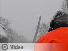 Sprengtrupp "fällt" Kasernen-Kamin Sprengtrupp "fällt" Kasernen-Kamin