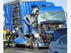 Massenkarambolage auf der A8 mit 170 Fahrzeugen Massenkarambolage auf der A8 mit 170 Fahrzeugen