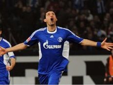 Bundesliga: Kevin Kuranyi lässt Schalke 04 gegen VfB Stuttgart jubeln Bundesliga: Kevin Kuranyi lässt Schalke 04 gegen VfB Stuttgart jubeln