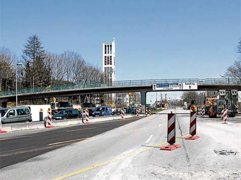 Der Fu&szlig;g&auml;ngersteig am Grabbeweg wird am Wochenende abgerissen. Daf&uuml;r muss die Heckenstaller Stra&szlig;e komplett gesperrt werden.