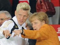 Viererkette: Mutti Angie auf Tour
