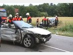 Unfallfahrer wird aus Auto geschleudert