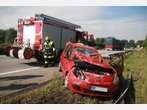 A96: Renaultfahrerin in Auto eingeklemmt