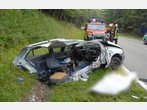 Tödlicher Unfall auf B472: Auto entzweigerissen