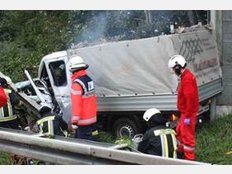 Unterschleißheim: Auf dem Weg zur Arbeit: Transporter mit vier Handwerkern auf A92 verunglückt