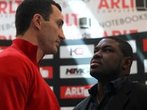 Klitschko mit süßem Geschenk für Peter