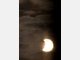 Partielle Sonnenfinsternis hinter Wolken