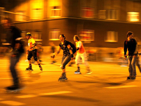 Die Münchner Blade Night gilt seit 1999 als größte nächtliche Skate-Veranstaltung Europas Die Münchner Blade Night gilt seit 1999 als größte nächtliche Skate-Veranstaltung Europas