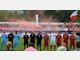 Der FC Bayern ist im Trainingslager im italienischen Arco mit einem 15:0-Sch&uuml;tzenfest in die Saison gestartet. Eine Plakataktion gegen Manuel Neuer tr&uuml;bt jedoch die Stimmung. Die Fotos des Spiels und der Aktion.