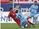 FC Bayern ist im Trainingslager im italienischen Arco mit einem 15:0-Sch&uuml;tzenfest in die Saison gestartet. Eine Plakataktion gegen Manuel Neuer tr&uuml;bt jedoch die Stimmung. Die Fotos des Spiels und der Aktion.