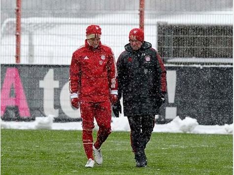Wintertraining bei den Bayern: Die Jungen schippen, die Profis schwitzen