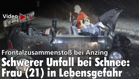 Frontalzusammenstoß bei Schnee in Anzing: Frau in Lebensgefahr