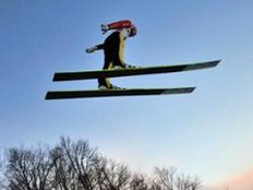 Skispringen: Freund Zweiter bei erneutem Schlierenzauer-Sieg Skispringen: Freund Zweiter bei erneutem Schlierenzauer-Sieg