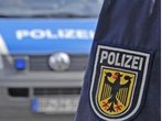 25-Jähriger Mann wirft mit Abfällen um sich und leistet Widerstand gegen Polizei 25-Jähriger Mann wirft mit Abfällen um sich und leistet Widerstand gegen Polizei
