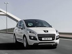 Peugeot 3008 Hyprid4 erhält Goldenes Lenkrad 2011 in der Kategorie Umwelt Peugeot 3008 Hyprid4 erhält Goldenes Lenkrad 2011 in der Kategorie Umwelt