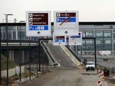 Freiwillige testen neuen Hauptstadtflughafen Berlin-Schönefeld Freiwillige testen neuen Hauptstadtflughafen Berlin-Schönefeld