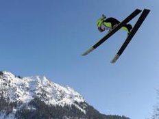Freund Zehnter beim Skifliegen