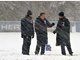 Dick eingepackt gab Otto Rehhagel im dichten Berliner Schneetreiben nach mehr als elf Jahren sein Comeback auf einem Bundesliga-Trainingsplatz.