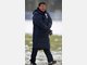 Dick eingepackt gab Otto Rehhagel im dichten Berliner Schneetreiben nach mehr als elf Jahren sein Comeback auf einem Bundesliga-Trainingsplatz.