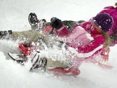 Mädchen bei Rodelunfall schwer verletzt