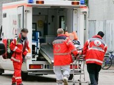 Schneehaufen versperrt Rentner Sicht - Sechs Verletzte