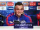 Im Training vor dem Achtelfinal-Hinspiel in der Champions League gegen den FC Bayern beweist Xherdan Shaqiri seine Polyvalenz (zu deutsch: Vielseitigkeit, Vielwertigkeit). Und diese bezieht sich nicht nur auf Fu&szlig;ball. Auch beim Speerwerfen macht der kommende FC-Bayern-Spieler eine gute Figur.